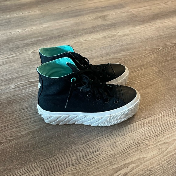 converse 2x platforms high tops - hardly worn size 7 - Picture 2 of 3